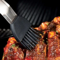 Broil King Silikonpinsel Imperial, 46 Cm -GrillLust Verkaufsgeschäft broil king silikonpinsel imperial in anwendung 09b7ae715019d7b820205954cab8cddc