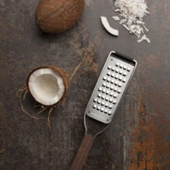 Microplane Master Reibe Sehr Grob, Walnuss -GrillLust Verkaufsgeschäft mic master reibe sehr grob walnuss 05c5cd873ad508cd5afc2803c613ce3e