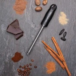 Microplane Premium Gewürzreibe Schwarz -GrillLust Verkaufsgeschäft microplane premium gewuerzreibe schwarz 5cdf6ed4fff47c04dc67eb3058ae5f04