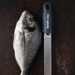 Microplane Premium Reibe / Zester, Anthrazit Grau -GrillLust Verkaufsgeschäft microplane premium reibe zester anthrazit grau 50cab73deb3095e617cdfdd3b17d6dfd
