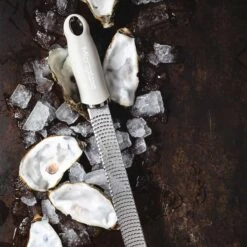 Microplane Premium Reibe / Zester, Kaschmir Beige -GrillLust Verkaufsgeschäft microplane premium reibe zester kaschmir beige 26619383af4e992cef3c02b1df866bbf