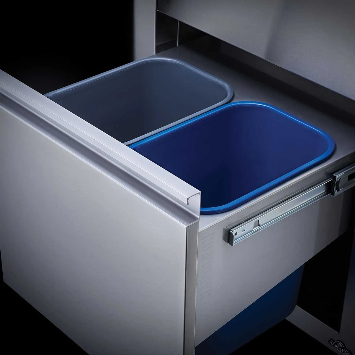 Napoleon Einbau-Mülleimer-Schrank & Küchenrollenhalter (46 X 61 Cm) 3 Napoleon Einbau-Mülleimer-Schrank & Küchenrollenhalter (46 X 61 Cm)