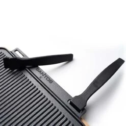 SANTOS Wende-Gussplatte Mit Holzuntersetzer Und Abnehmbaren Griffen 40 X 32 X 1,9 Cm -GrillLust Verkaufsgeschäft s wende gussplatte mit holzuntersetzer und abnehmbaren griffen 40 cm x 32 25 cm x 1 9 cm ff3605f2b16ea2ba3bec7cbbc8390c8b