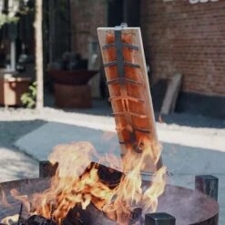 SANTOS Flammlachshalter Aus Edelstahl Inkl. Flammlachsbrett Aus Zedernholz -GrillLust Verkaufsgeschäft santos flammlachshalter aus edelstahl inkl flammlachsbrett aus zedernholz 637a631db5195864a509b66aed0fe7f3