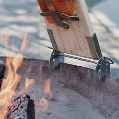 SANTOS Flammlachshalter Aus Edelstahl Inkl. Flammlachsbrett Aus Zedernholz -GrillLust Verkaufsgeschäft santos flammlachshalter aus edelstahl inkl flammlachsbrett aus zedernholz 7395ce8dcb2e9485e4400a28dee8a2e4