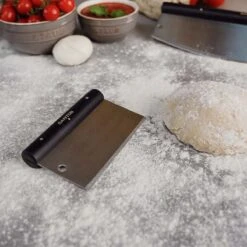 SANTOS Pizza Teigmesser -GrillLust Verkaufsgeschäft santos pizza teigmesser 06a6bd9518c3d4623a86fe3d4d822191