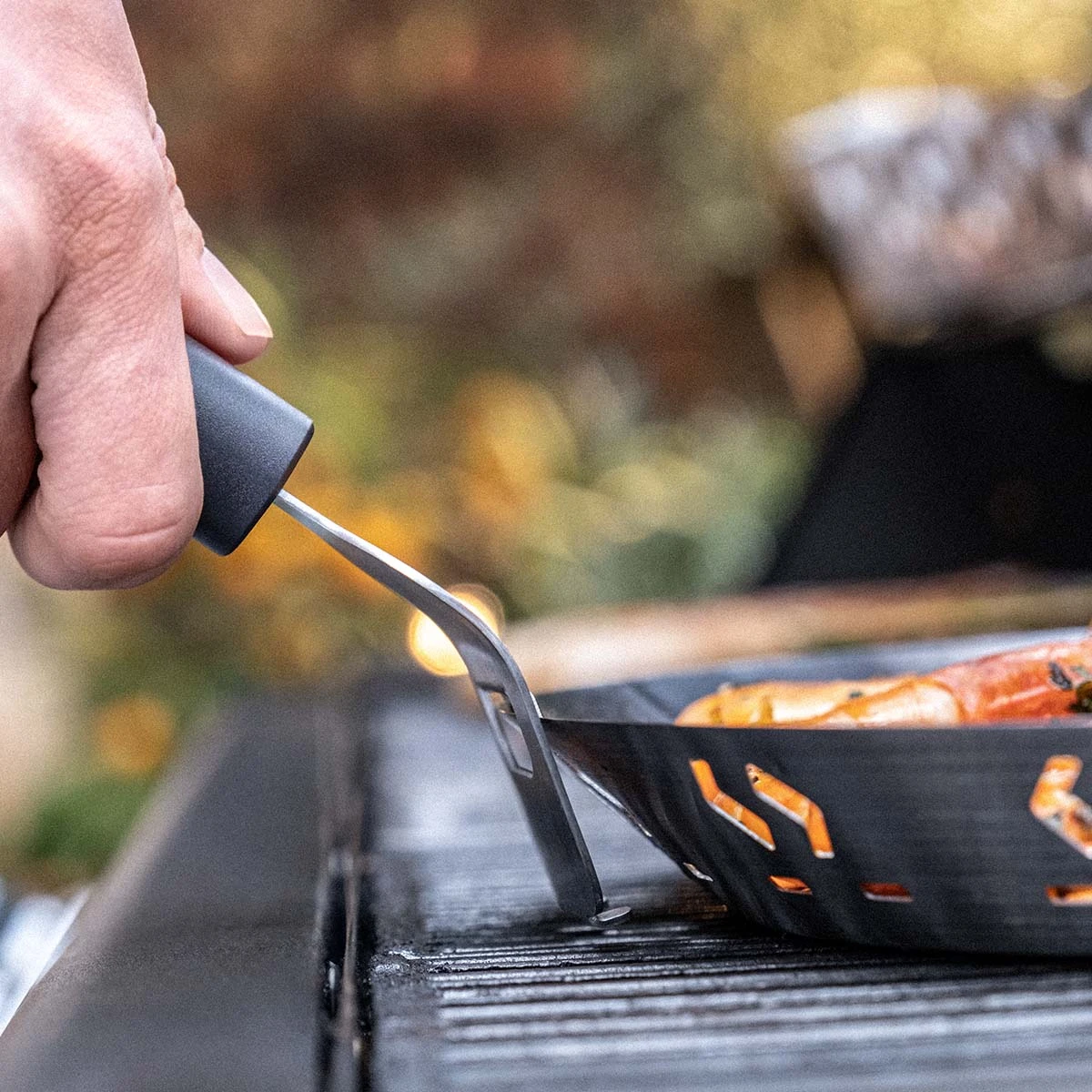 ZWILLING BBQ+ Grillkorb Mit Griff, 26 Cm, Rund, Edelstahl 4 ZWILLING BBQ+ Grillkorb Mit Griff, 26 Cm, Rund, Edelstahl – Bild 2